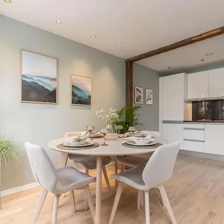 Nydelig Townhouse Sentralt I Bergen, Sandviken *